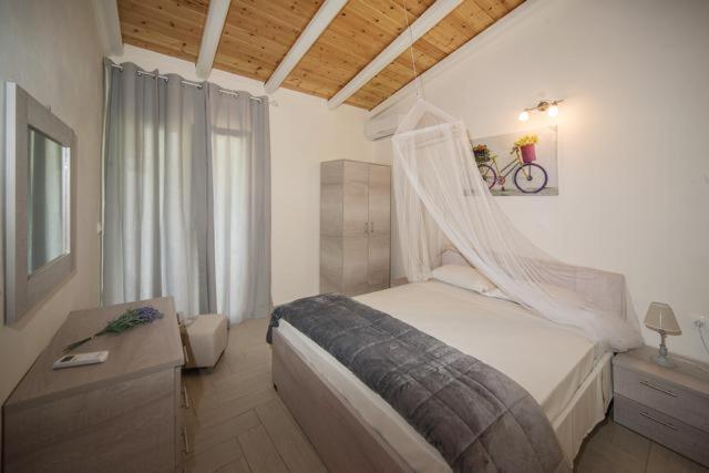 Efi Apartments Agios Gordios  Exterior foto